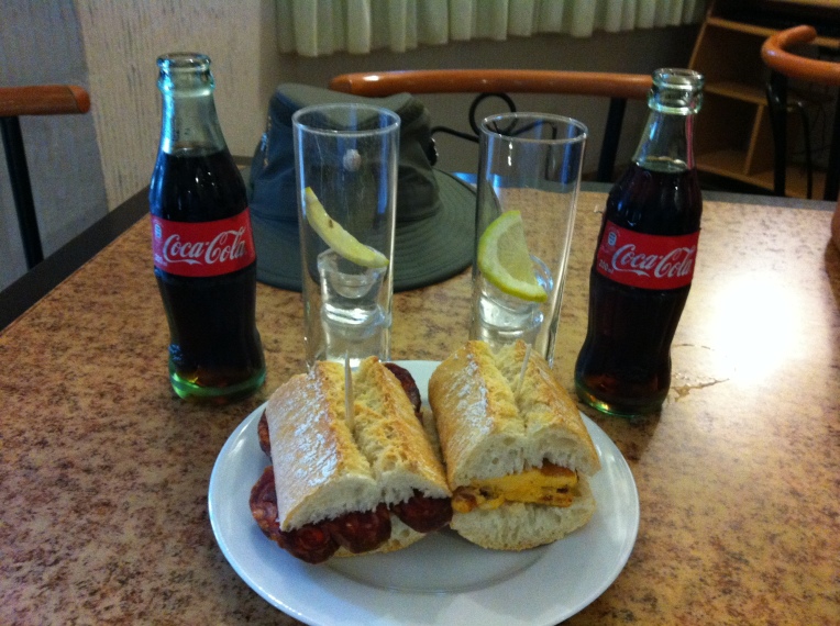 Lunch, tortilla and Coke, in Castildelgado